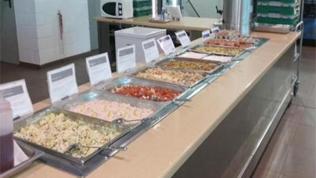 El buffet libre de carretera donde parar de camino a Montserrat para comer por 8 euros: a menos de una hora de Barcelona