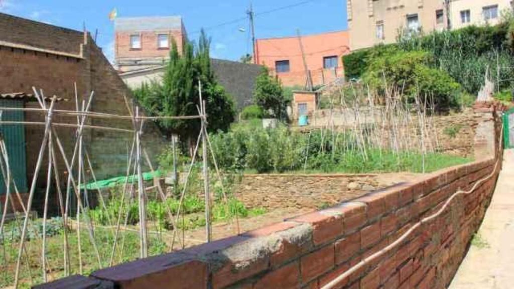 El pueblo de Barcelona que está lleno de huertos y casas bajas: el más pequeño de la ciudad