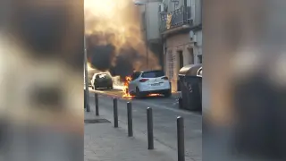 Nova onada d'incendis de cotxes a plena llum del dia a Badalona: sis en menys d'una hora