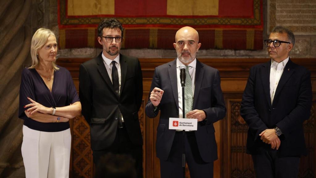 El líder del PP en Barcelona, Daniel Sirera, junto con otros concejales populares en una foto de archivo