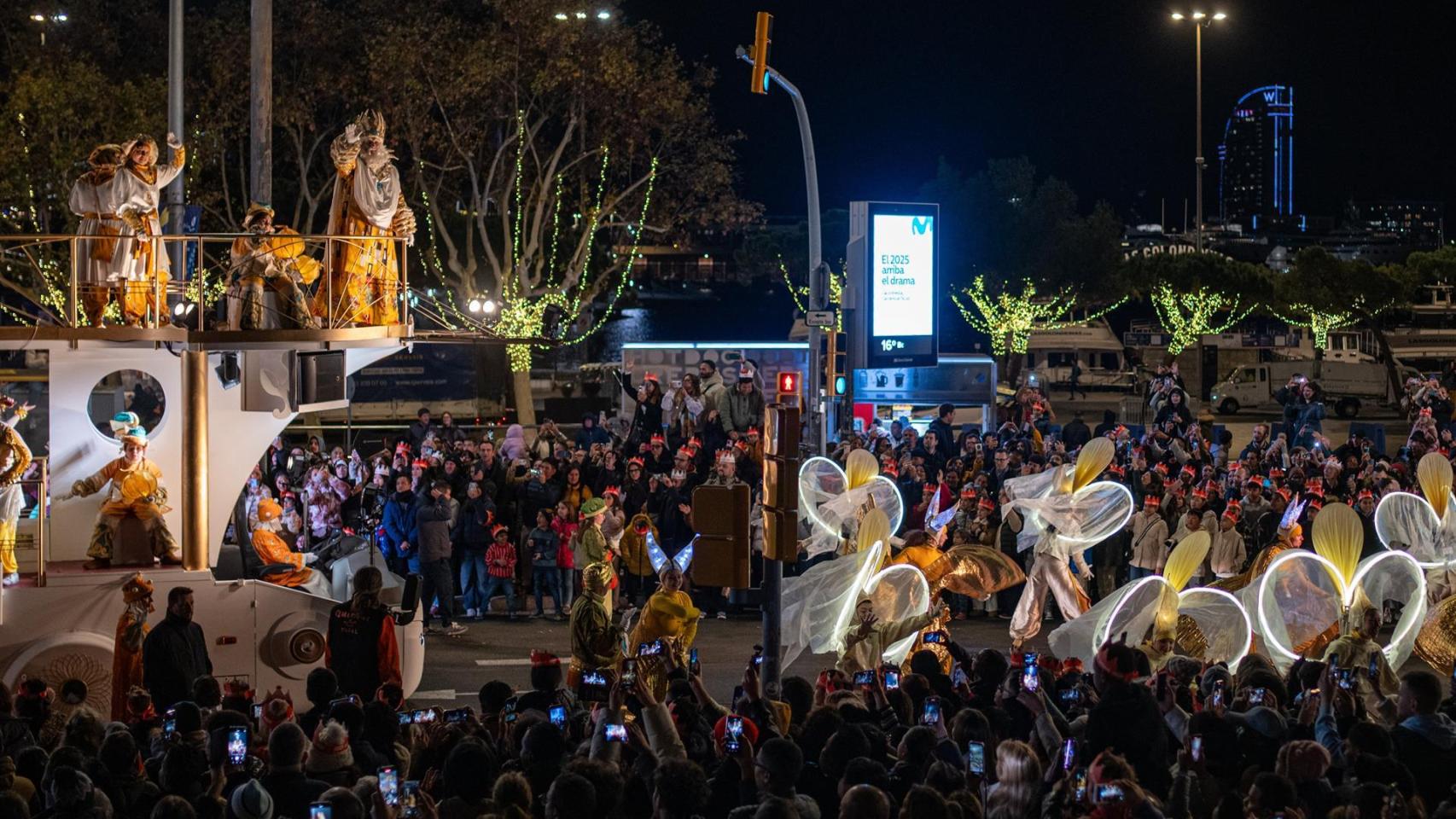 Carrozas durante la Cabalgata de los Reyes Magos, a 5 de enero de 2025, en Barcelona