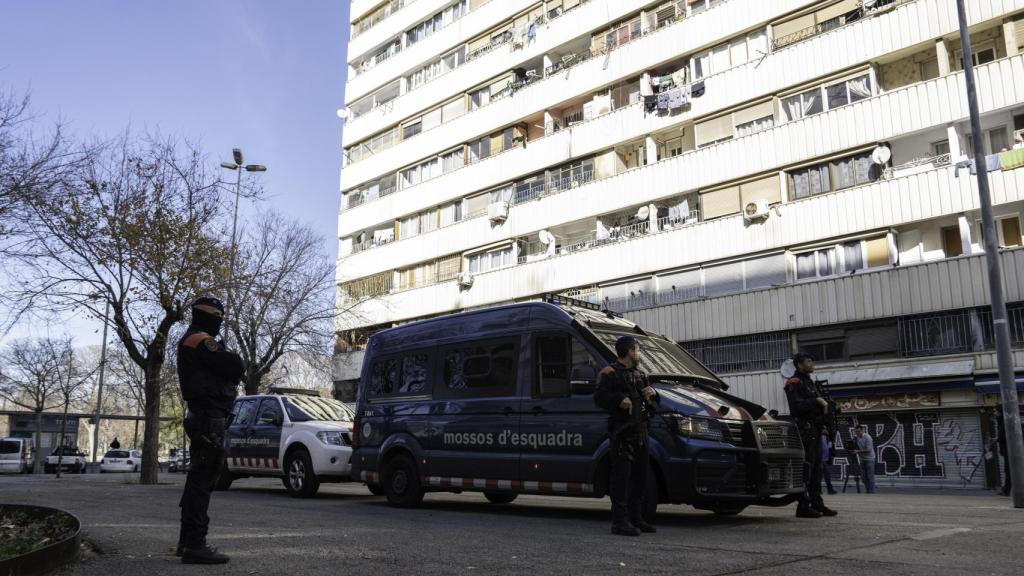 Dispositiu policial a La Mina després del tiroteig del dimarts, 7 de gener