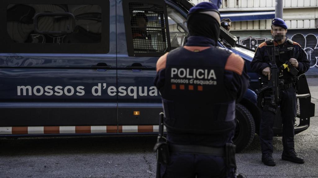 Dispositiu policial a La Mina després del tiroteig del dimarts, 7 de gener