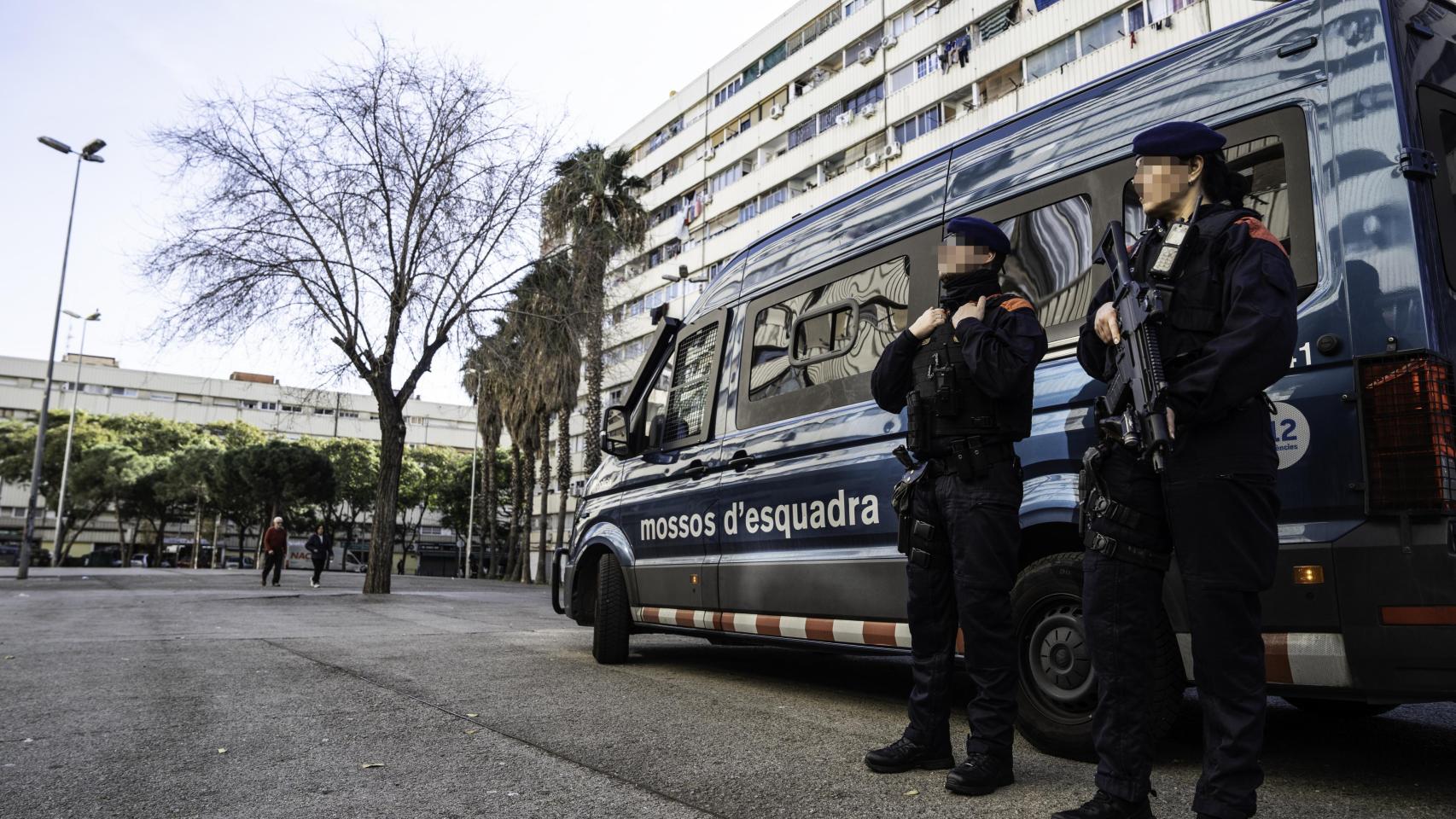 Dispositivo policial en La Mina tras el tiroteo del martes, 7 de enero