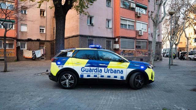 Mossos d'esquadra, policia local y policia nacional en el barrio de Sant Roc contra el mercado de la miseria