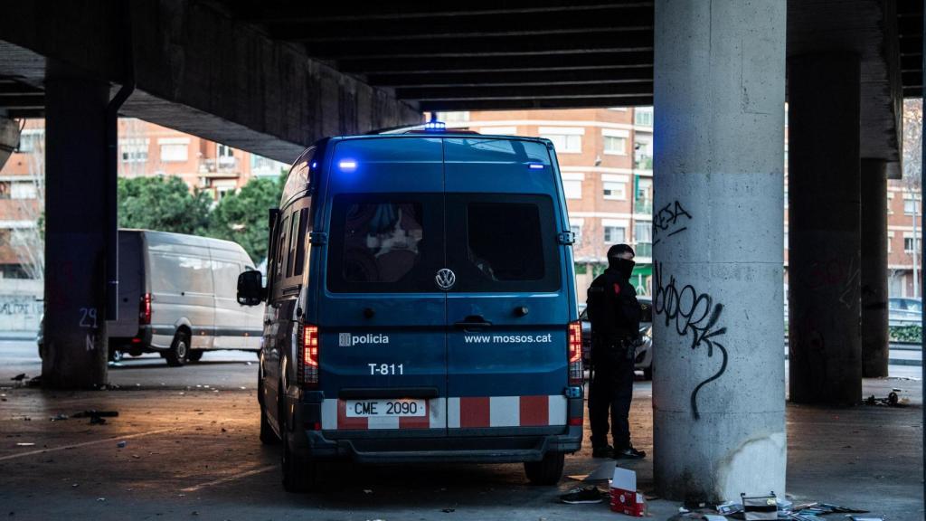 Mossos d'esquadra, policia local y policia nacional en el barrio de Sant Roc contra el mercado de la miseria