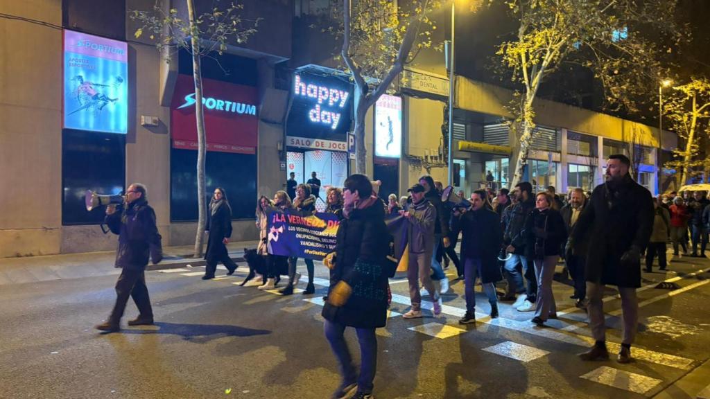 La Verneda sale a la calle para manifestarse contra la inseguridad