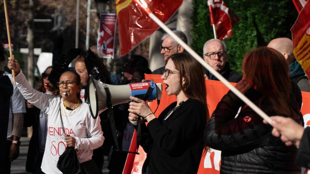 Concentración frente al hotel Majestic a 15 de enero de 2025