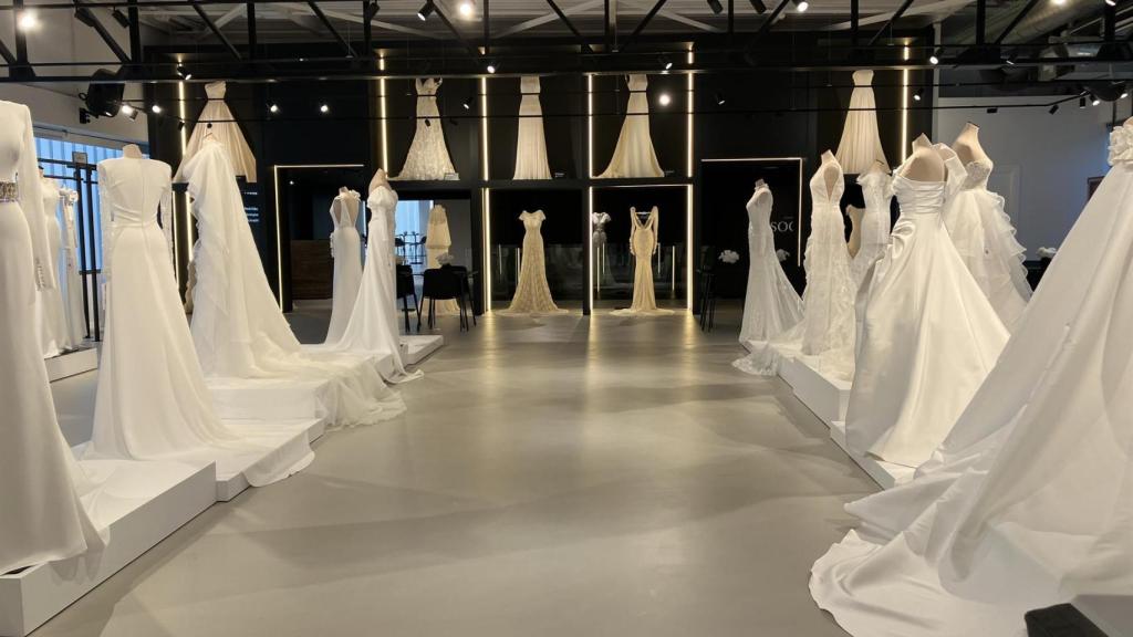 Exposición de Pronovias en El Prat