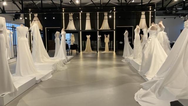 Exposición de Pronovias en El Prat