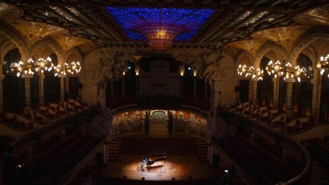 Vista de la nueva iluminación de la claraboya del Palau de la Música, en el Palau de la Música de Barcelona, a 25 de enero de 2024.