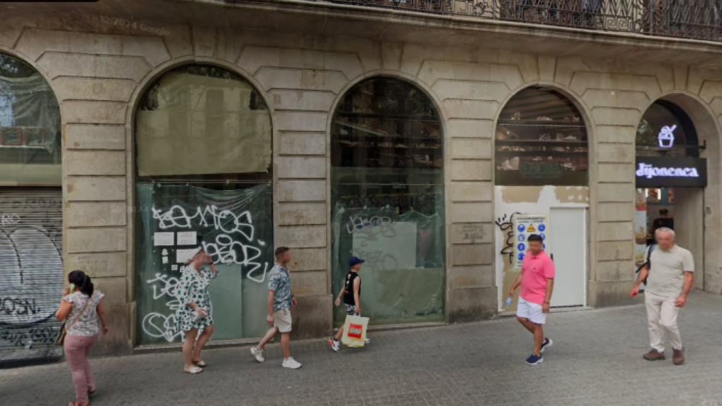 Barcelona precinta una tienda de cambio de monedas en La Rambla