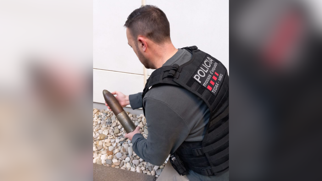 Los Mossos d'Esquadra hallan un proyectil de la Guerra Civil en un piso de Horta