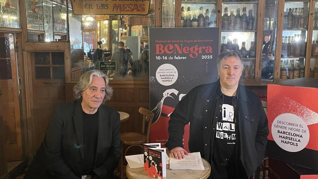 Presentación de la BCNegra 2025, con el concejal Xavier Marcé y el comisario Carlos Zanón