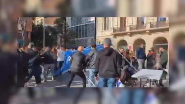 Atacan una carpa de Aliança Catalana en Barcelona