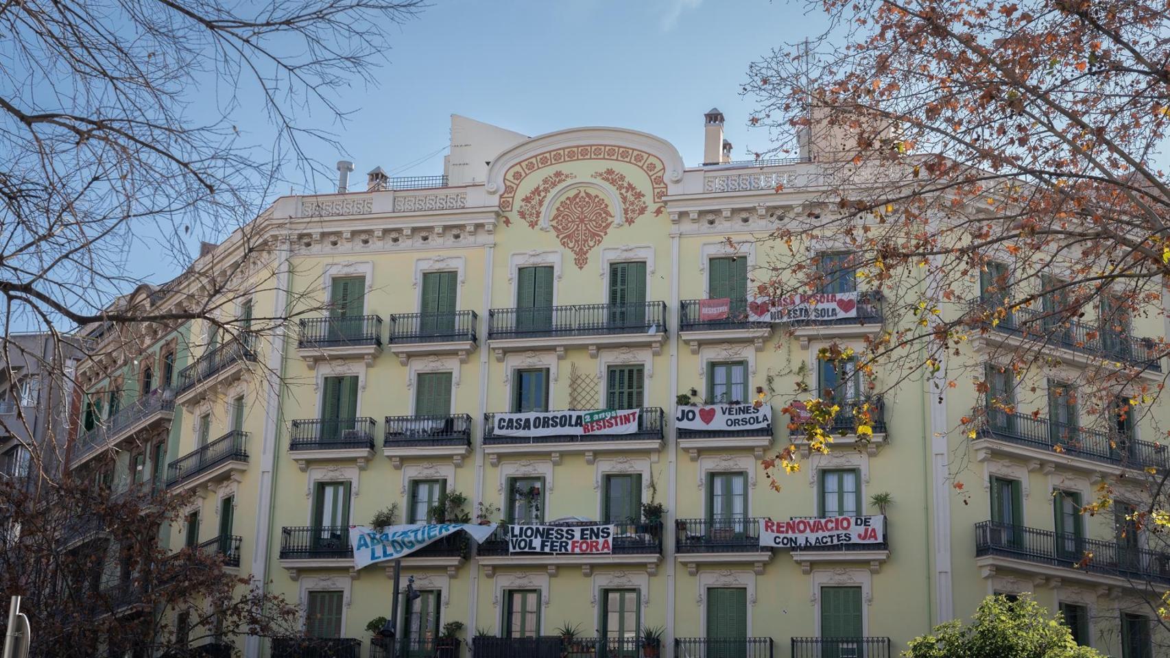 Fachada de la Casa Orsola, a 22 de enero de 2025, en Barcelona