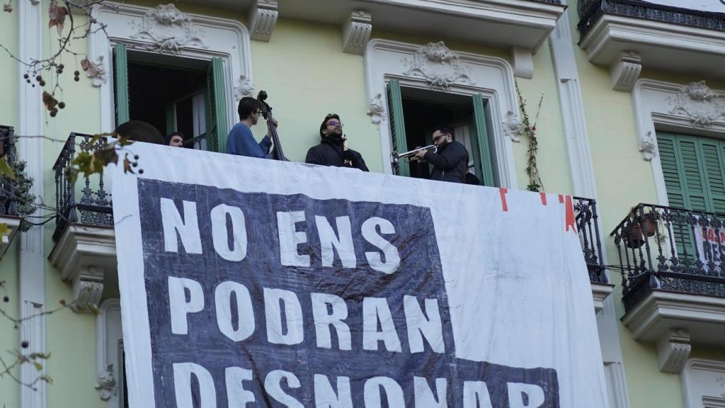 Músicos durante la concentración en Casa Orsola del viernes, 31 de enero