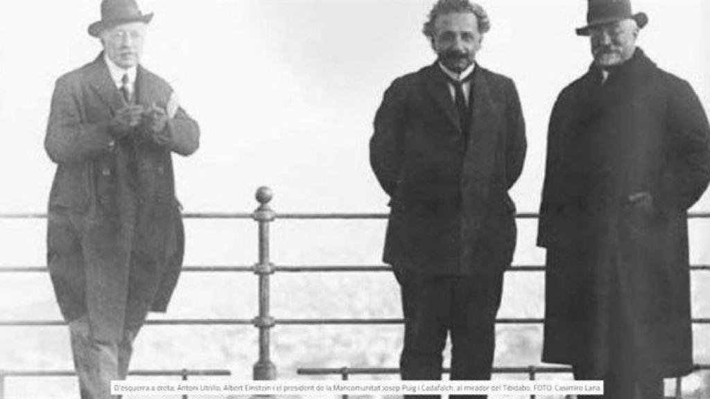 D'esquerra a dreta: Antoni Utrillo, Albert Einstein i el president de la Mancomunitat, Josep Puig i Cadafalch, en el mirador del Tibidabo