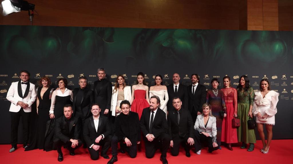 El equipo de 'El 47' posa en la alfombra roja de la 39º edición de los Premios Goya, en el Palacio de Exposiciones y Congresos de Granada, a 8 de febrero de 2025, en Granada, Andalucía