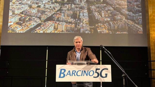 El presidente de la asociación Barcino5G, Alberto Fernández, durante la presentación de la entidad