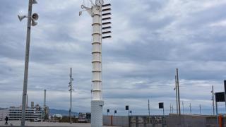 La "chimenea solitaria" del Fòrum: un mástil de barco de 20 metros junto al mar en Barcelona