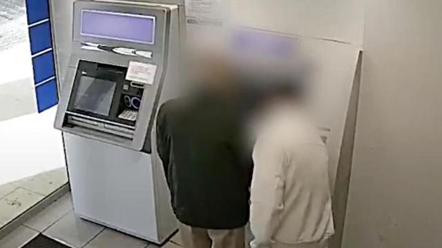 Robo a un anciano en un banco de Barcelona