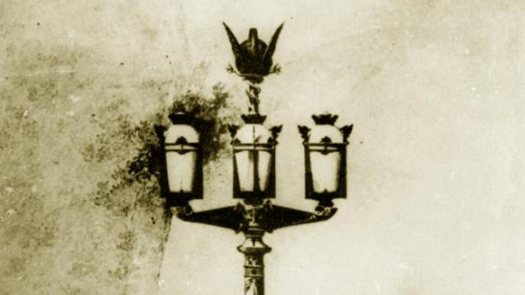 Farolas para paseos y plazas de Antonio Gaudí