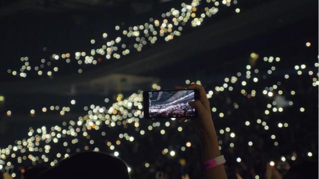 Grabando un concierto con un móvil