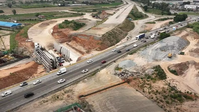Vista aérea de la autovia B-25 en Sant Boi de Llobregat.
