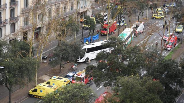 Choque entre dos autocares en la Diagonal