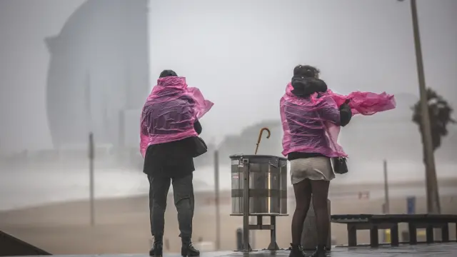 Jornada de viento y lluvia en Barcelona en una imagen de archivo