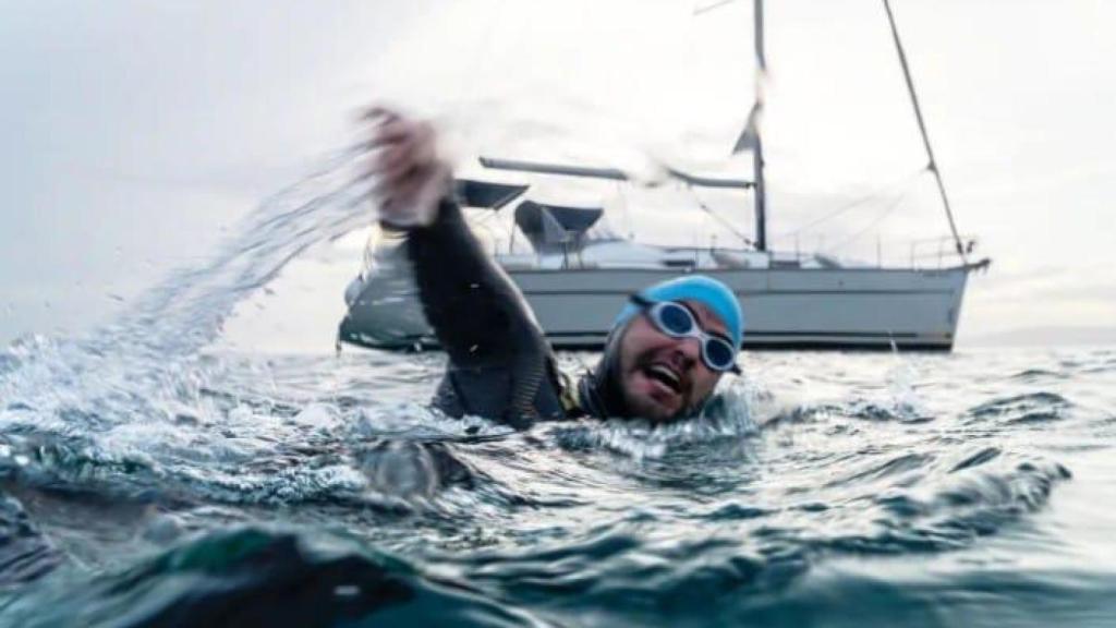 Alberto Lorente durante uno de sus retos en el mar