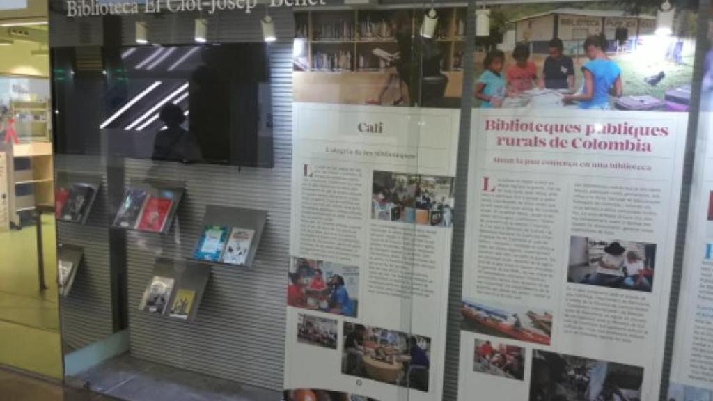 Exposición sobre el acuerdo entre ciudades en la biblioteca de El Clot