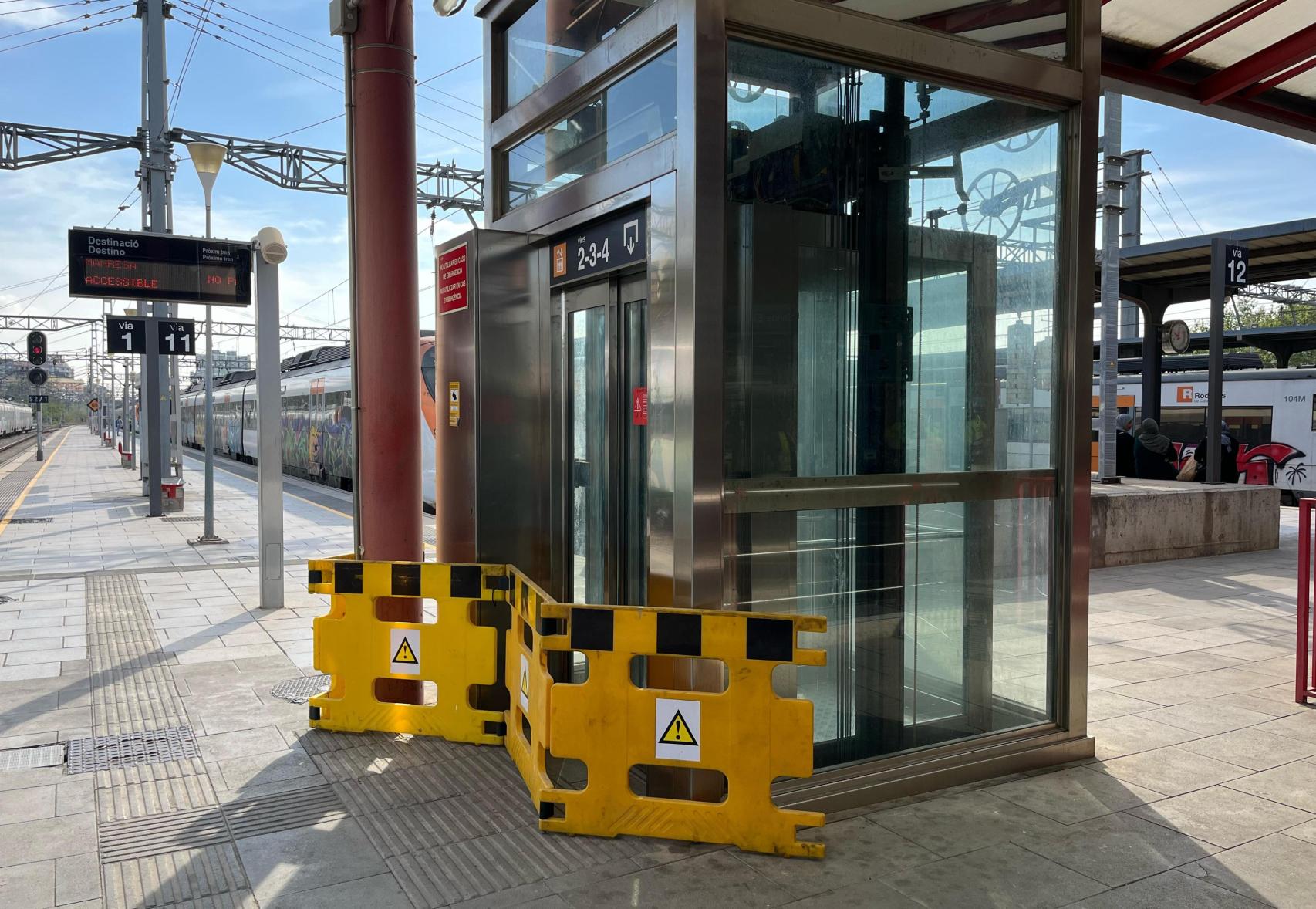Ascensor fuera de servicio de la estación de Rodalies de L’Hospitalet