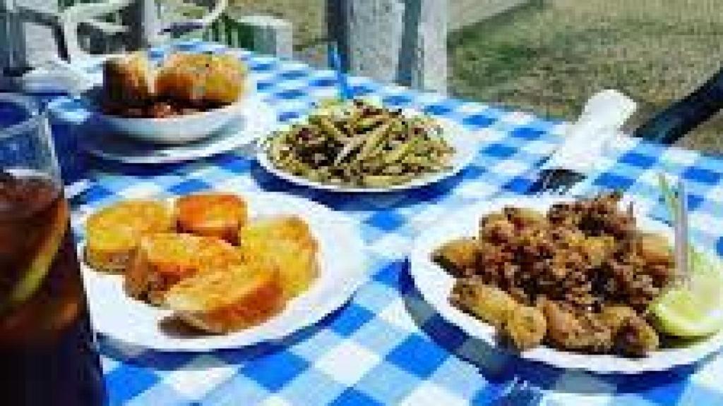 Platos del chiringuito Banys Verge del Carme
