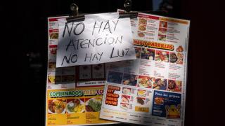 Apagones de luz casi diarios en Badalona y Sant Adrià de Besòs: los vecinos estallan