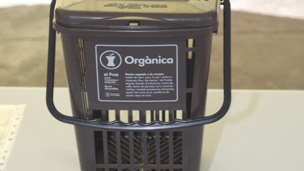 Contenedor reciclaje orgánico en El Prat