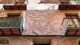El edificio del centro de Barcelona que diseñó un colaborador de Gaudí: conserva una "firma oculta" del arquitecto
