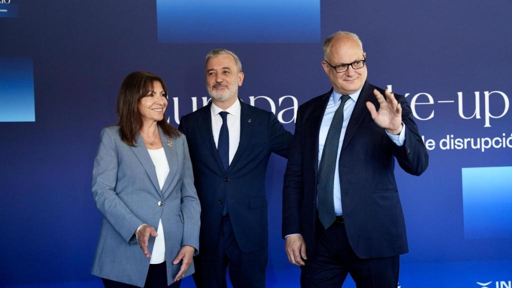 Anne Hidalgo, Roberto Gualtieri y Jaume Collboni, en el Círculo de Economía