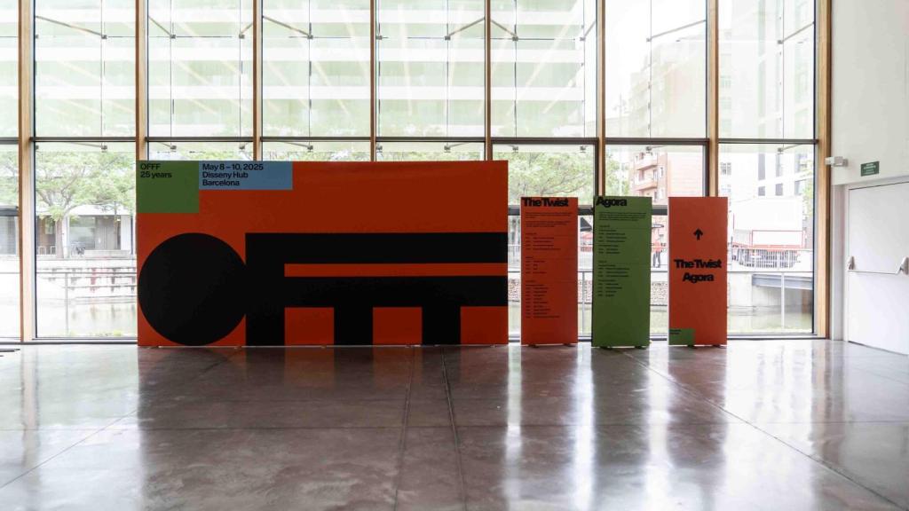Elementos decorativos del festival OFFF Barcelona en el Disseny Hub