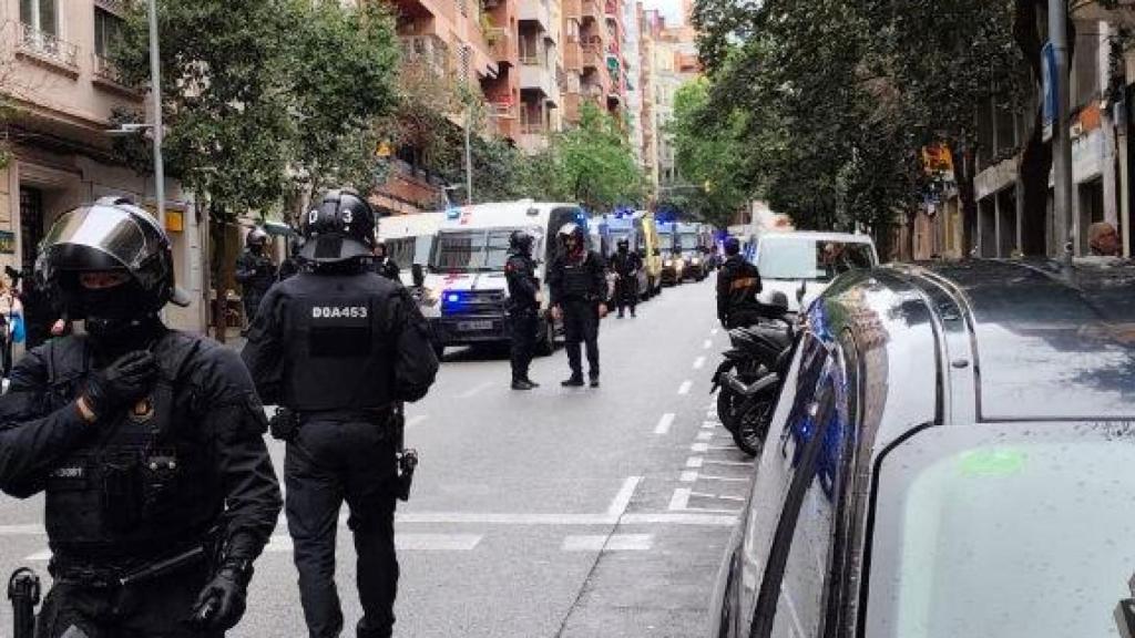 Mossos d'Esquadra en el desalojo del bloque de República Argentina
