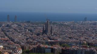 Archivo - Vista panorámica de Barcelona, con La Basílica de la Sagrada Familia al fondo, a 5 de agosto de 2024, en Barcelona, Catalunya (España).