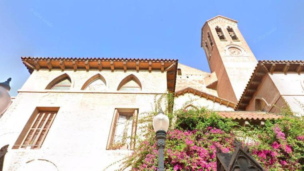 La iglesia desde el exterior en Sant Andreu