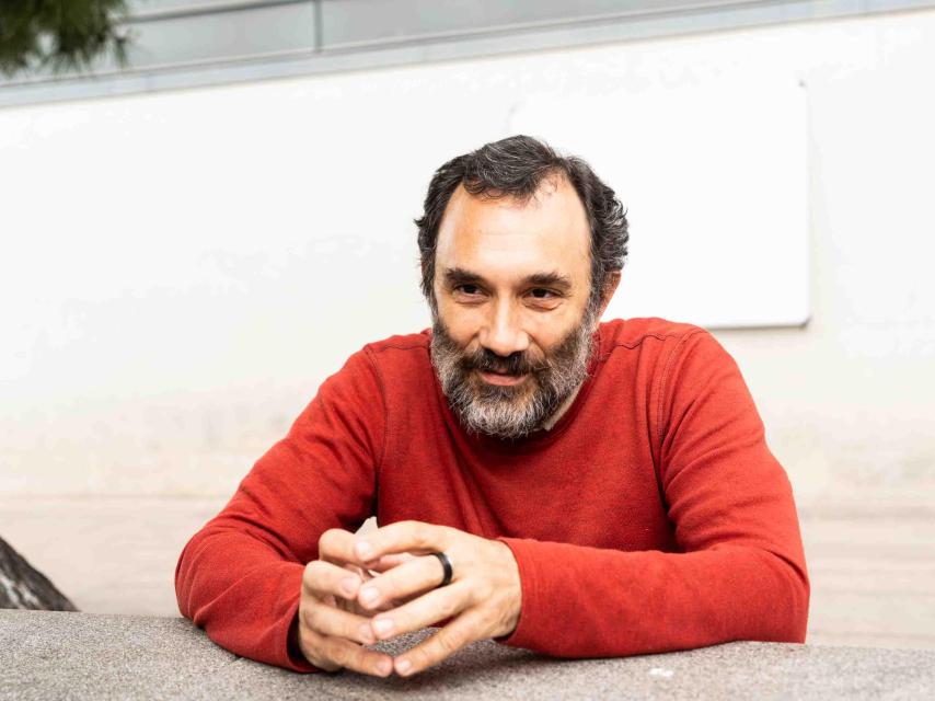 Turgut Durduran, expat assentat a Castelldefels, en conversa amb Metròpoli