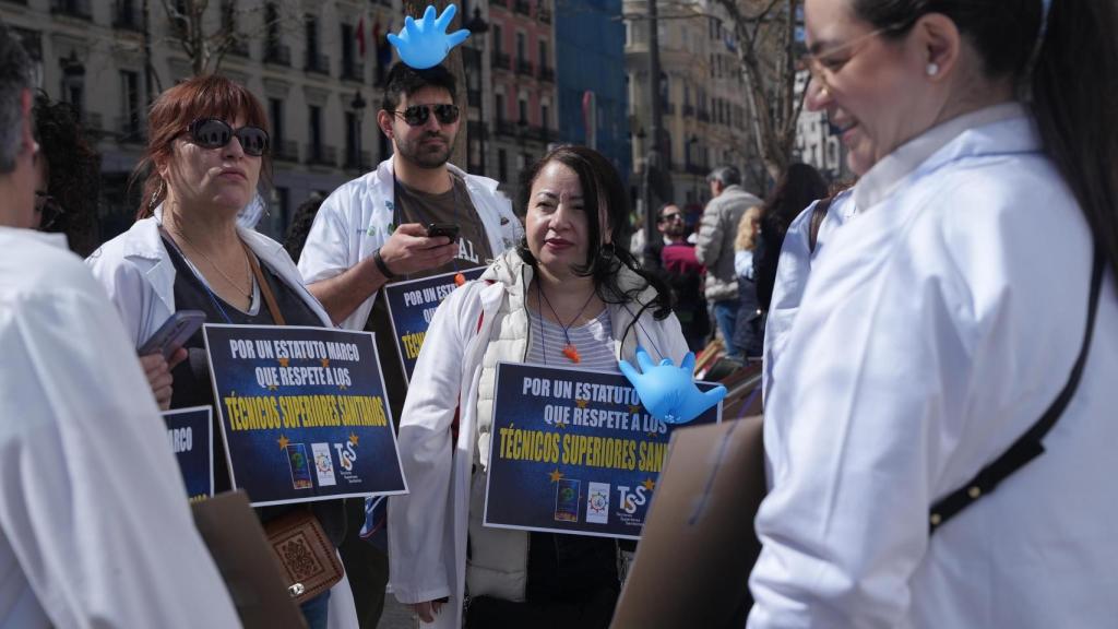 Un grupo de técnicos sanitarios, manifestándose a finales de marzo