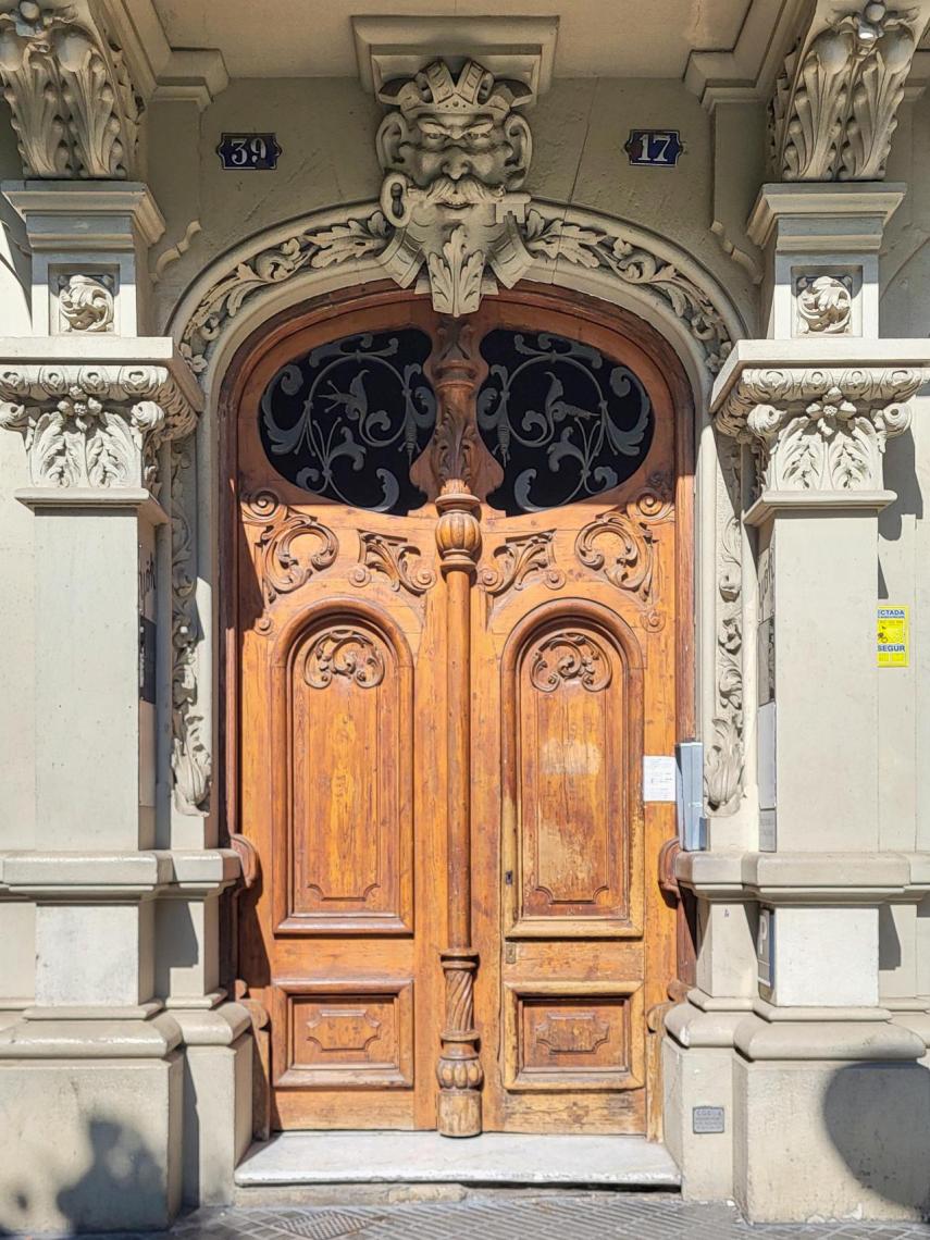 Puerta de la Casa Josep Padro