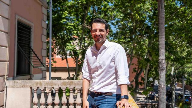 Manu Reyes durante la entrevista con Metrópoli