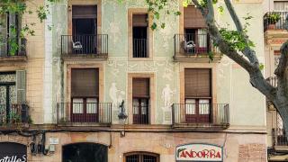 El edificio de Barcelona con más de 200 años que estuvo ligado a la Iglesia y ahora es residencial: casi 700 m2 y tres plantas
