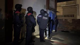 Uno de les registros contra el tráfico de armas y drogas en Barcelona y Girona