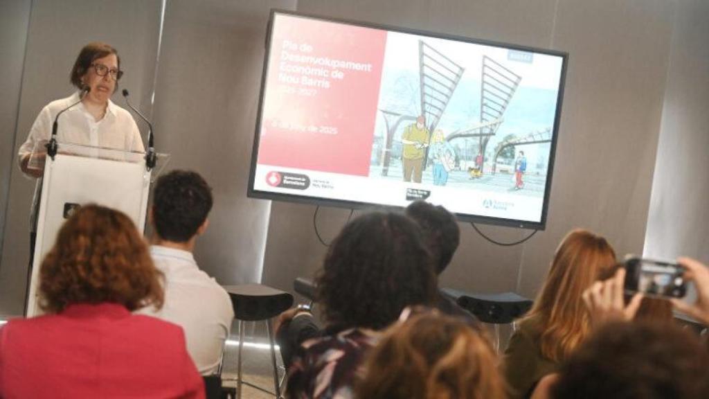 Raquel Gil durante la presentación del Plan de Desarrollo Económico de Nou Barris